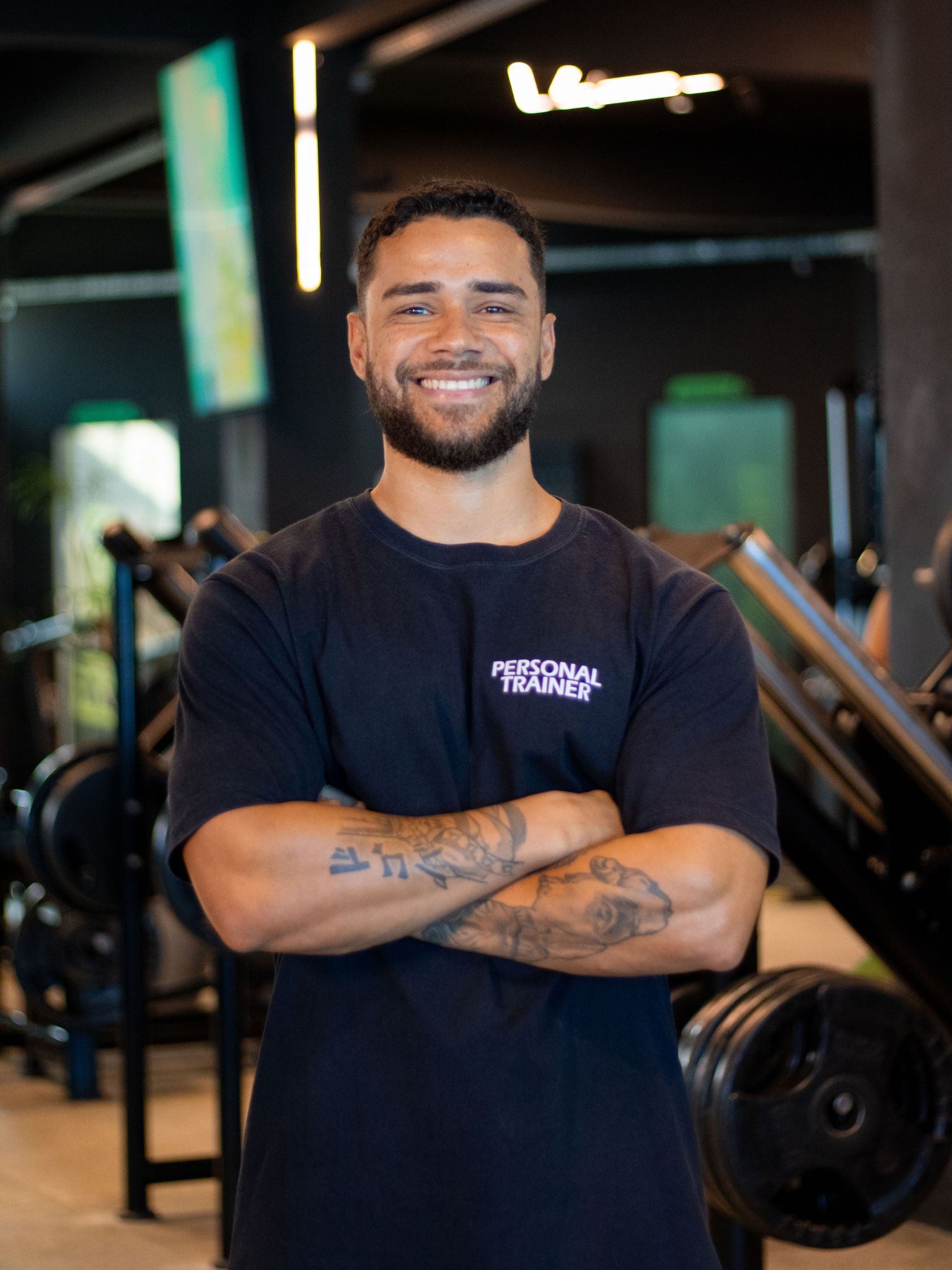 Viny Patrick, personal trainer, na academia